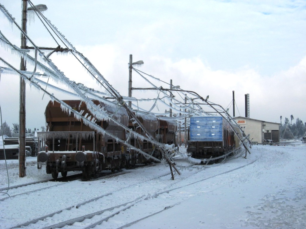 Power line collapse. Image from the Railway Transport Union of Slovenia